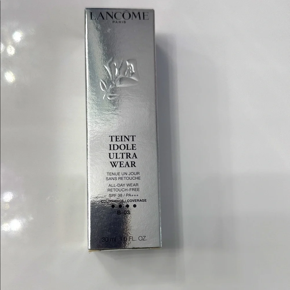 Lancome Teint Idole Ultra Wear Foundation - Silver Packaging